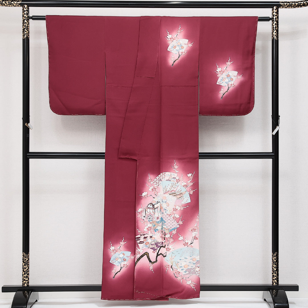 未使用品 訪問着 袷 身丈157cm 裄丈62cm 正絹 Nランク セミフォーマル 広衿 Mサイズ しつけ糸 御所車 扇 赤系 M4 1217-14241