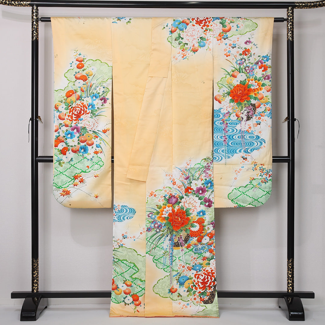振袖 身丈167cm 裄丈64cm Cランク ポリエステル 洗える着物 袷 広衿 XL 金駒刺繍 雲取り 牡丹 フォーマル 古典的 華やか 黄系 1213-F0497