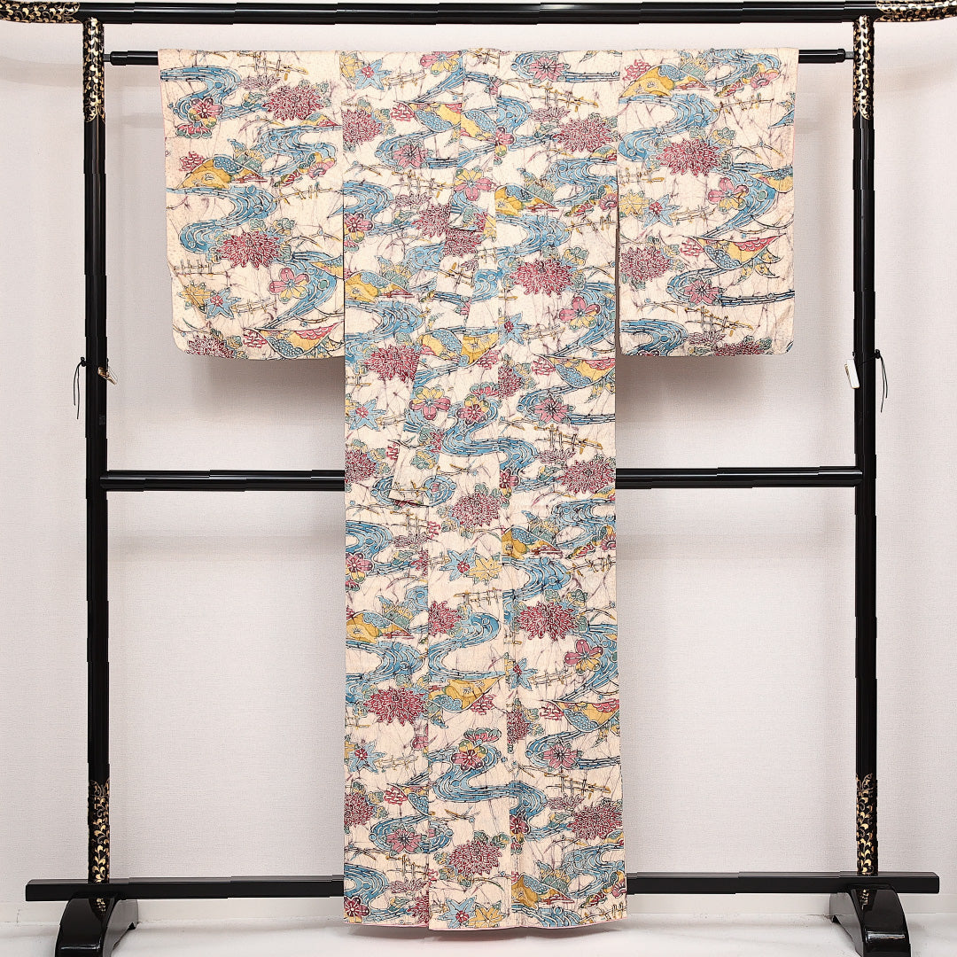 未使用品 小紋 袷 身丈159cm 裄丈62cm 正絹 Sランク インフォーマル バチ衿 Mサイズ しつけ糸 流水 菊 紅葉 クリーム系 RP 1221-14093