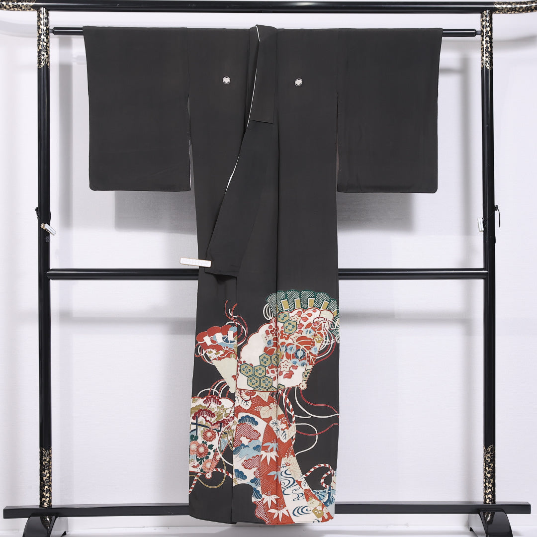 アンティーク 黒留袖 身丈154cm 裄丈61cm 袷 五つ紋 丸に蔦 正絹 Bランク バチ衿 吉祥文様 扇子 1211-F0421