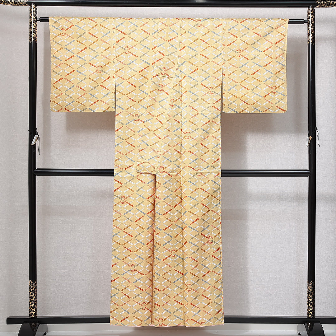 小紋 洗える着物 袷 身丈153cm 裄丈62cm ポリエステル Sランク Sサイズ 広衿 インフォーマル 紋意匠 雲取り 扇 クリーム系 金系 1215-14981