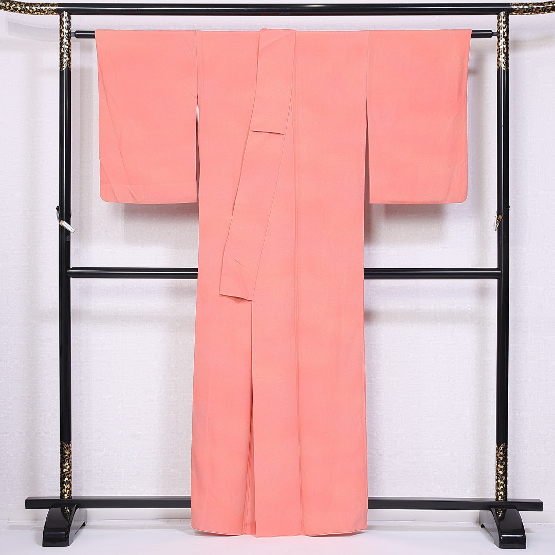 江戸小紋 (鮫) 袷 身丈158cm 裄丈64cm 正絹 Sランク 一つ紋 (揚羽蝶) セミフォーマル 広衿 Mサイズ ピンク系 M4 1220-11390