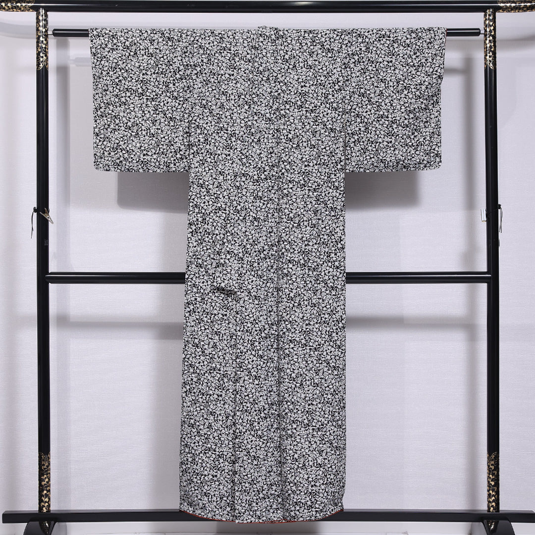 小紋 袷 身丈149cm 裄丈60cm 正絹 Aランク インフォーマル バチ衿 XSサイズ 野菜 黒系 RP 1221-11829