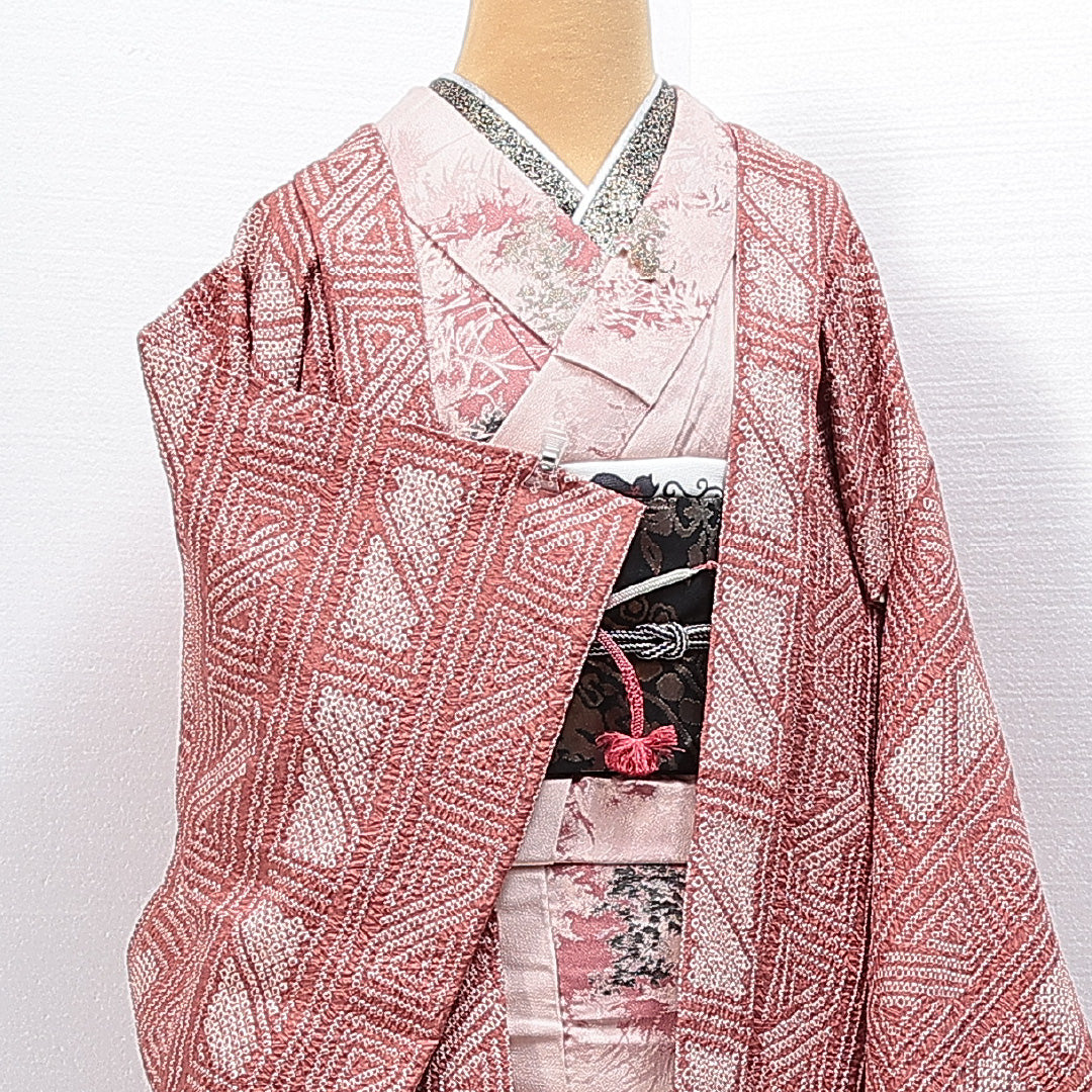 羽織（総絞り） 袷 身丈81cm 裄丈64cm 正絹 Aランク Mサイズ インフォーマル 紐あり 抽象柄 ピンク系 赤系 1217-14847