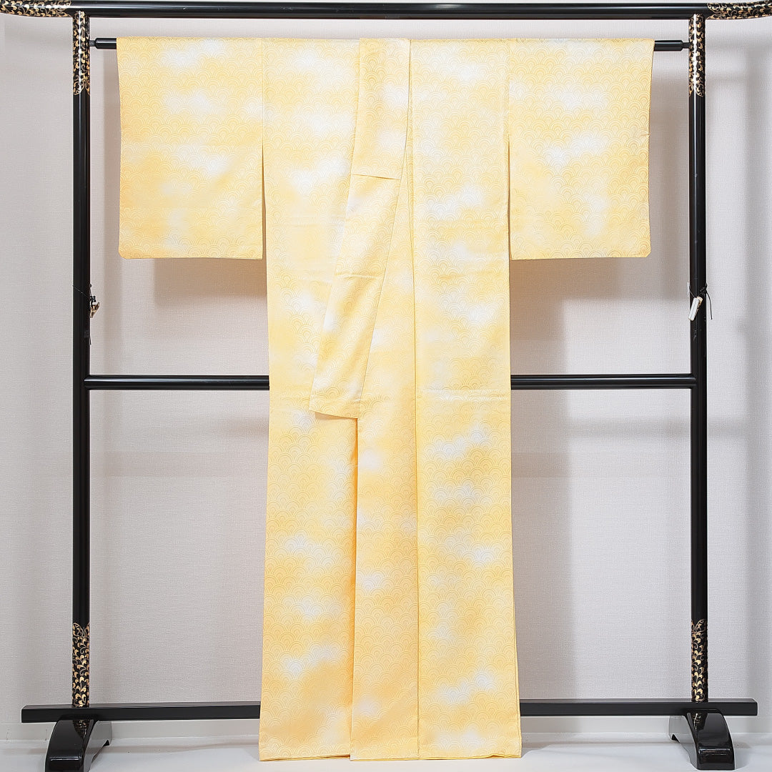 洗える着物 色無地 袷 身丈163cm 裄丈64cm ポリエステル Bランク 紋意匠 (青海波) インフォーマル 広衿 Lサイズ ぼかし染 青海波 黄系 HP 1219-14922