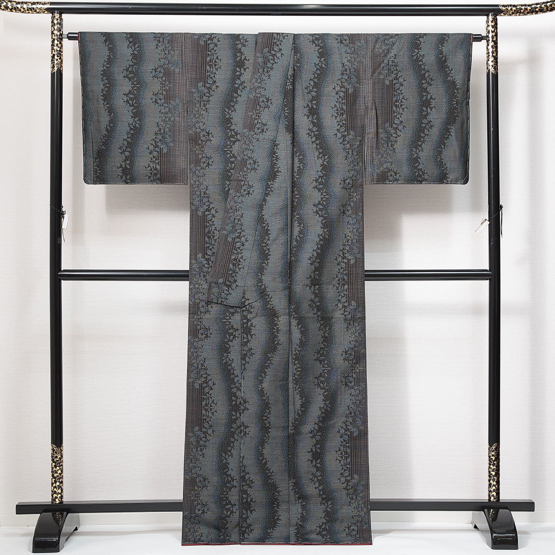 未使用品 大島紬 袷 身丈166cm 裄丈64cm 正絹 Nランク インフォーマル 広衿 XLサイズ しつけ糸 植物柄 グレー系 RP 1223-14897