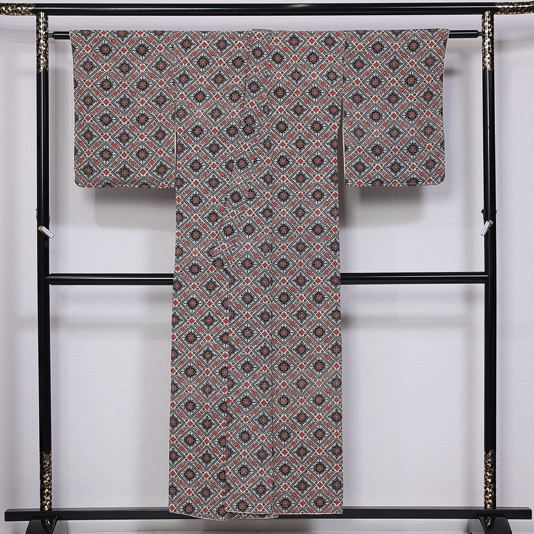 小紋 袷 身丈152cm 裄丈63cm 正絹 Bランク インフォーマル バチ衿 Sサイズ 菱 クリーム系 RP 1221-11254