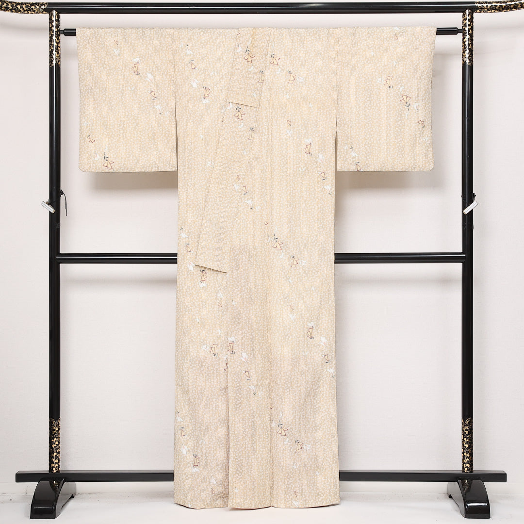 小紋 袷 洗える着物 身丈155cm 裄丈63cm Aランク ポリエステル 広衿 Mサイズ インフォーマル 梅 古典的 しとやか クリーム系 ベージュ系 1215-13591