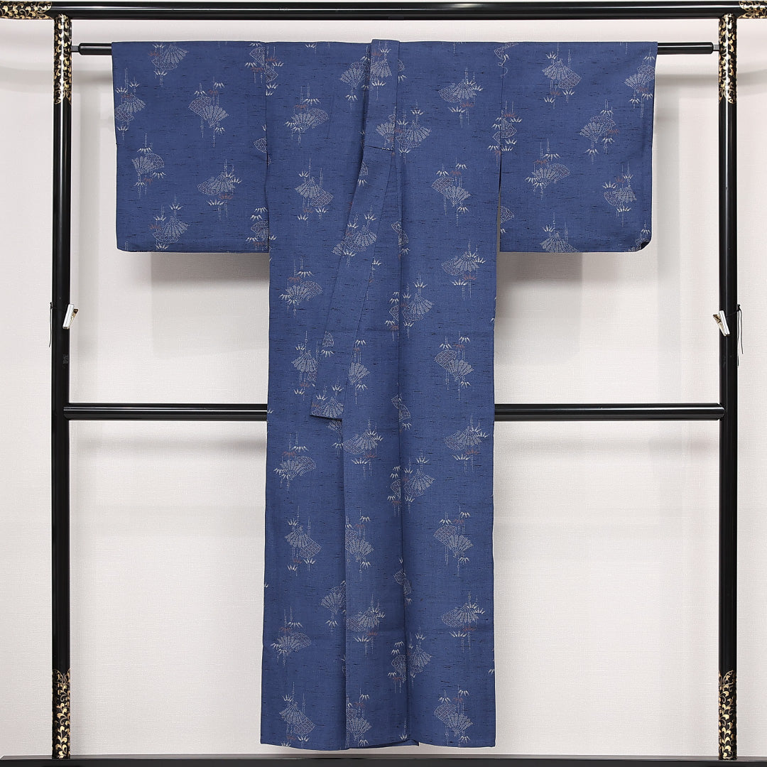 夏物 洗える着物 紬 夏物 身丈148cm 裄丈64cm ポリエステル Aランク カジュアル バチ衿 XSサイズ 居敷当て 扇 笹 青系 RP 1223-13295