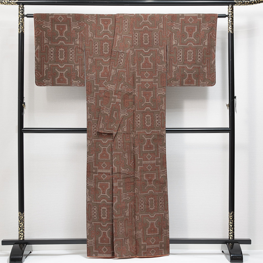 新古品 紬（お召） 袷 身丈161cm 裄丈65cm 正絹 Nランク Lサイズ 広衿 カジュアル 抽象柄 茶系 1216-14861