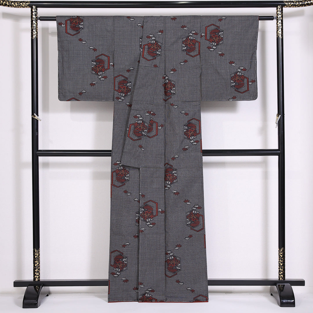 大島紬 袷 身丈162cm 裄丈62cm 正絹 Sランク インフォーマル 広衿 Lサイズ 経緯絣 しつけ糸 亀甲 花柄 植物柄 グレー系 RP 1223-03950