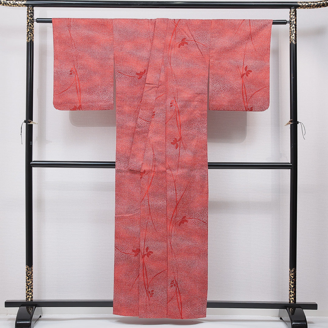 洗える着物 ウールの紬 袷 身丈158cm 裄丈64cm ウール Sランク カジュアル バチ衿 Mサイズ 居敷当て 肩当て 花柄 赤系 RP 1223-15640