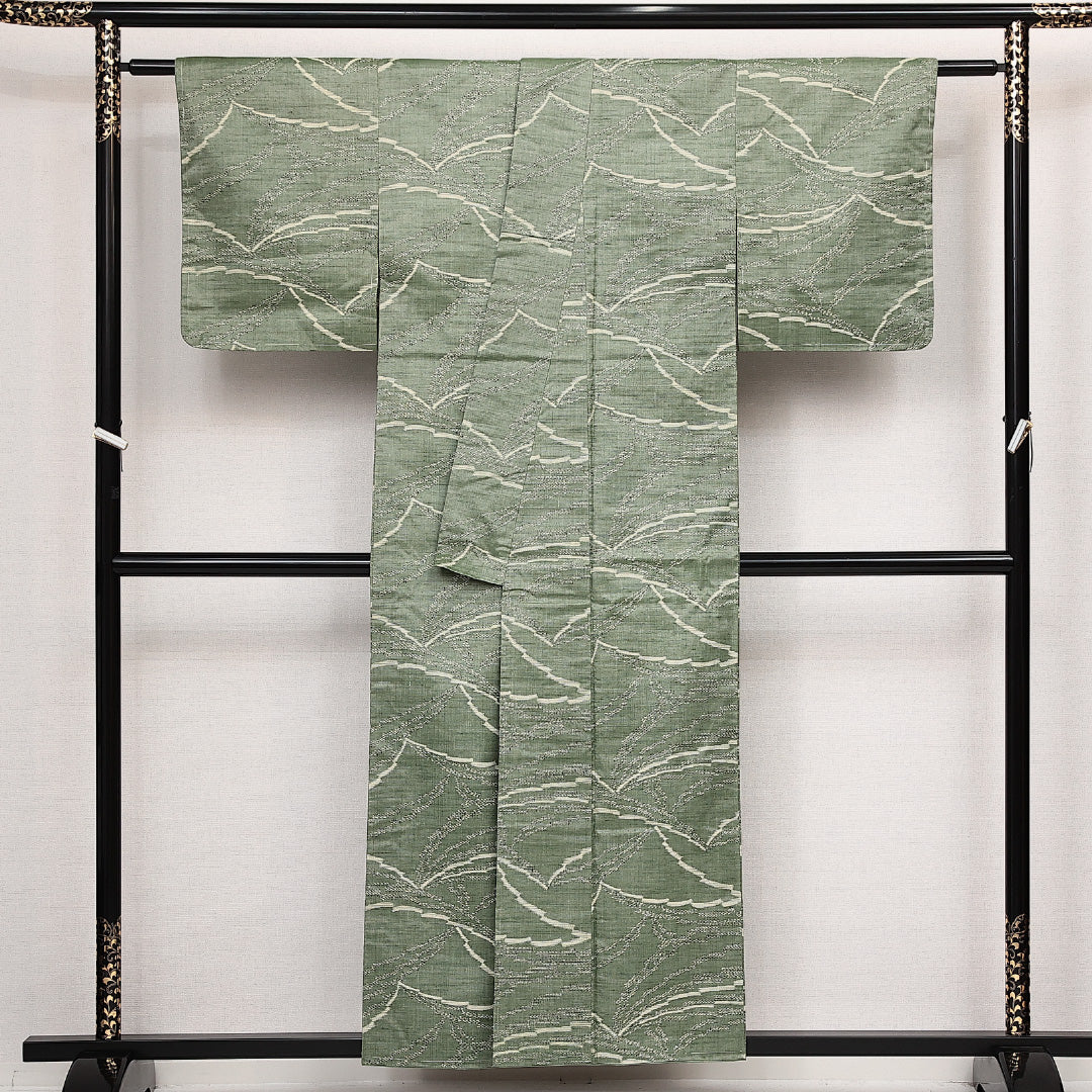 未使用品 飯田紬 袷 身丈154cm 裄丈62cm 正絹 Sランク インフォーマル 広衿 Sサイズ しつけ糸 創作柄 緑系 M4 1223-14064
