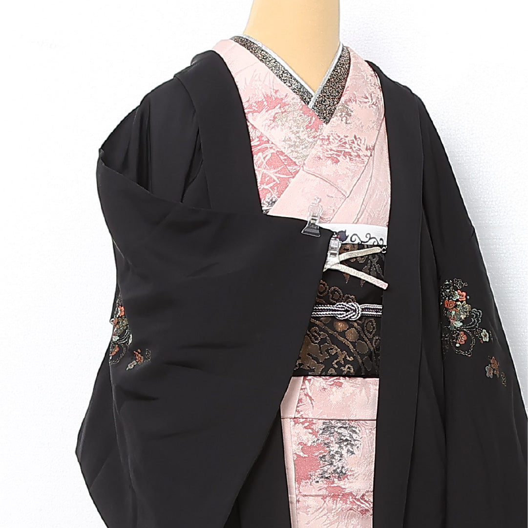 黒羽織 袷 身丈79cm 裄丈64cm 正絹 Aランク 一つ紋 (上り藤) セミフォーマル Mサイズ 紐あり 牡丹 吉祥文様 黒系 RP 1233-12746