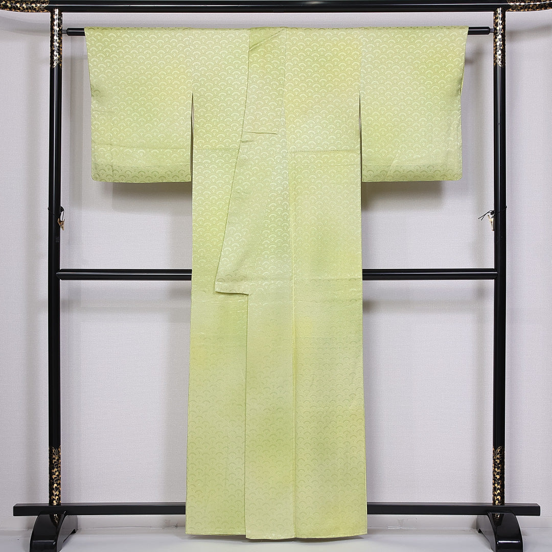 色無地 身丈159cm 裄丈64cm M 正絹 Aランク 袷 一つ紋 広衿 青海波 地紋あり 1214-10690