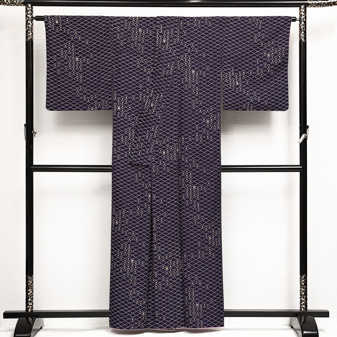 洗える着物 小紋 袷 身丈158cm 裄丈65cm ポリエステル Aランク インフォーマル 広衿 Mサイズ 小槌 紫系 RP 1221-14021