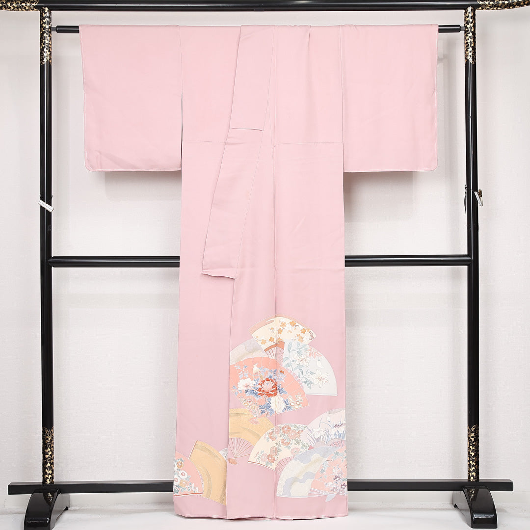 色留袖 三つ紋 違い鷹の羽 身丈162cm 裄丈65cm Aランク 正絹 袷 広衿 L 落款 しつけ糸 吉祥文様 扇 セミフォーマル ピンク系 1211-F0518
