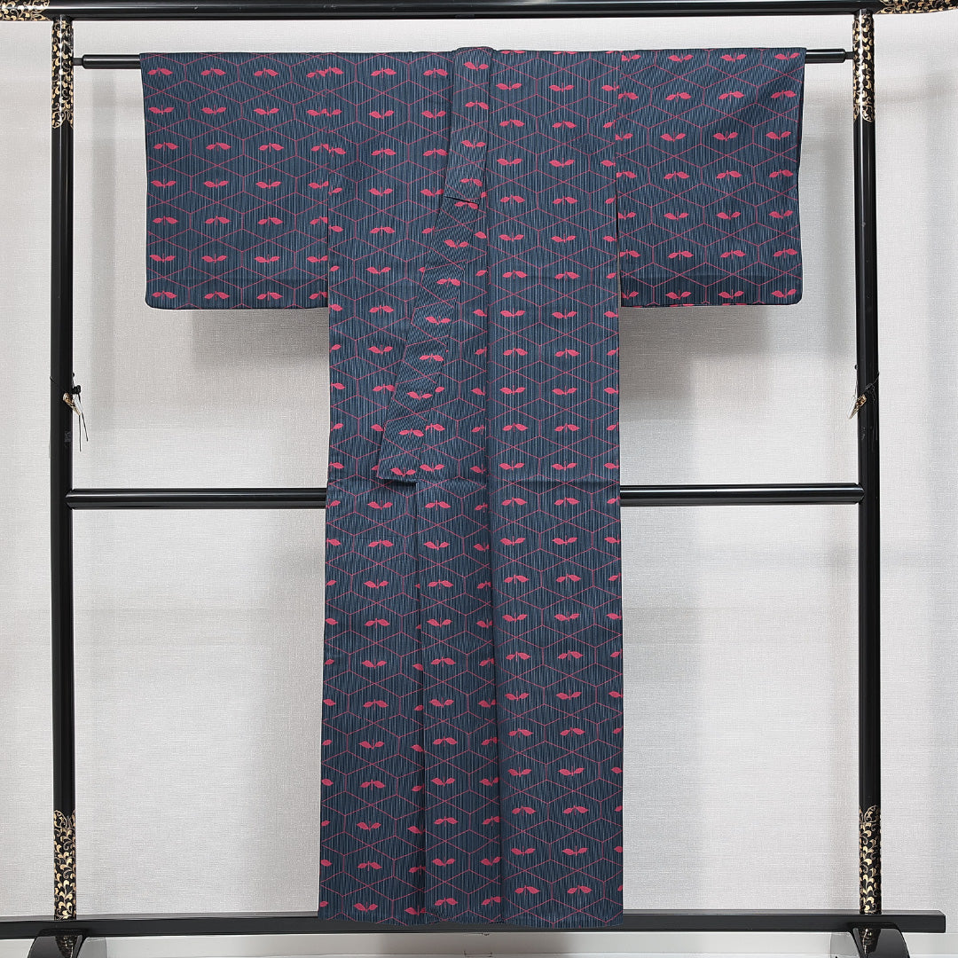 洗える着物 ウールの紬 単衣 身丈152cm 裄丈63cm ウール Aランク カジュアル バチ衿 Sサイズ 肩当て 亀甲 植物柄 紺系 RP 1223-14772