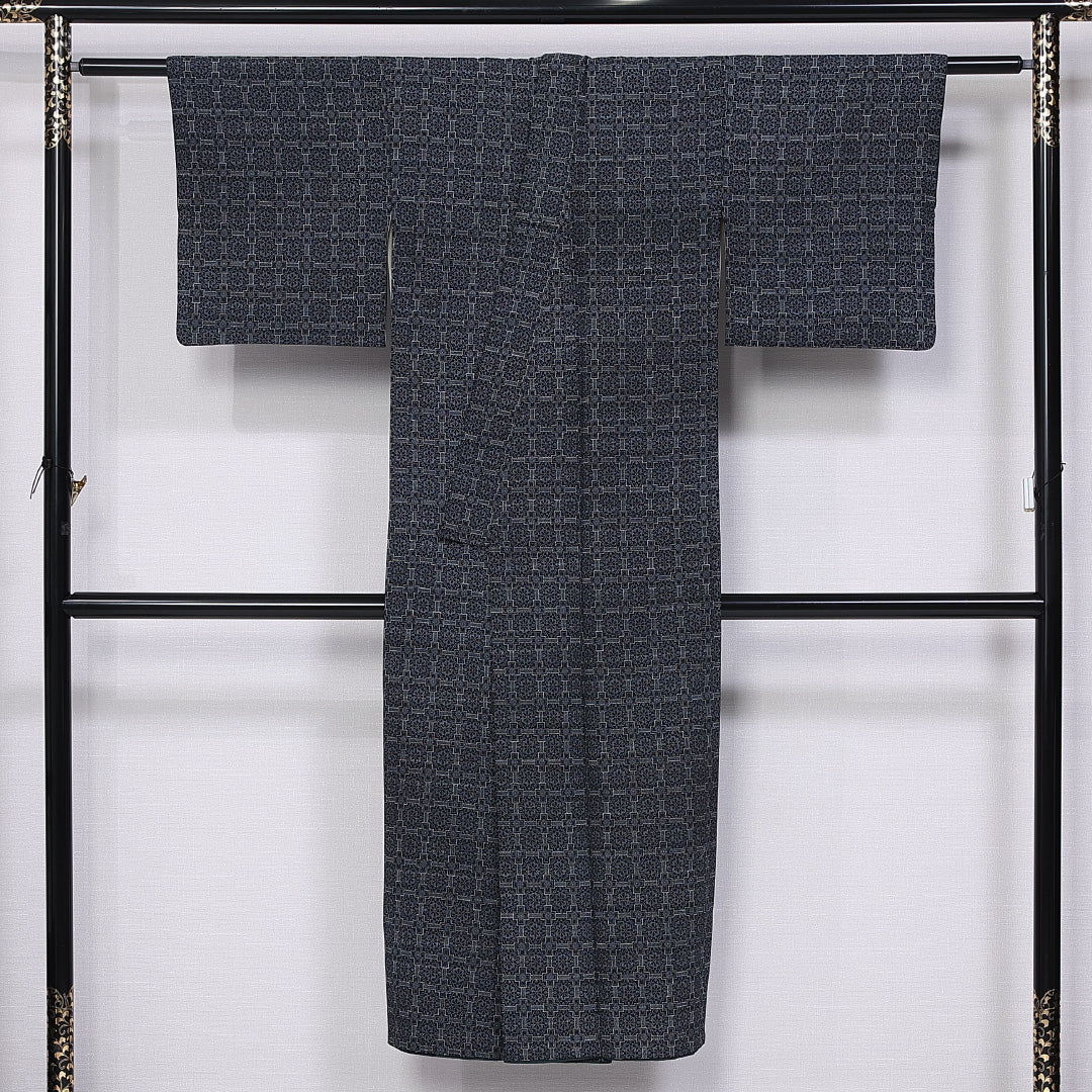 小紋 袷 身丈141cm 裄丈60cm 正絹 Sランク インフォーマル バチ衿 XSサイズ 菊菱 アラベスク文様 黒系 RP 1221-11374