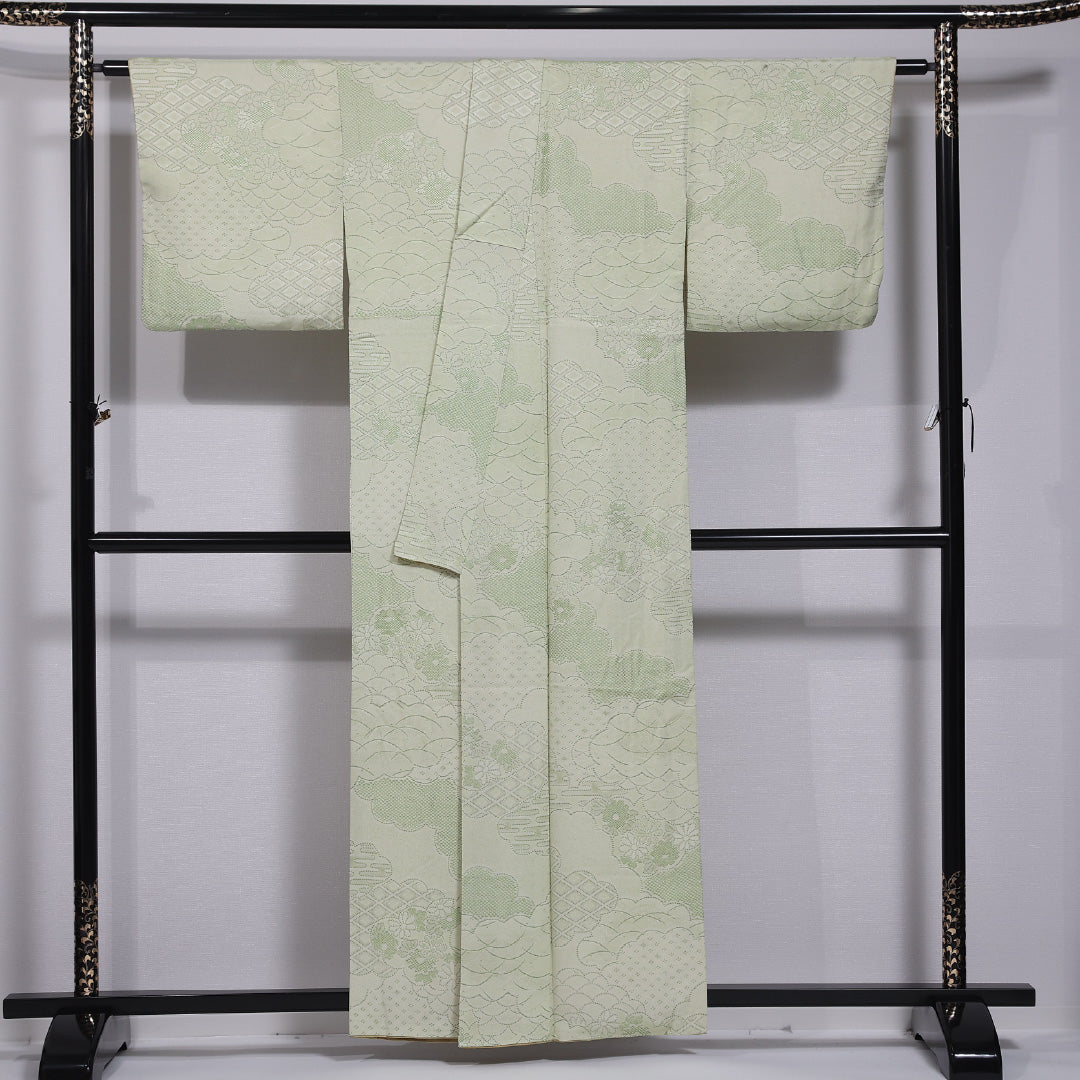 小紋 袷 身丈159cm 裄丈66cm 正絹 Bランク 一つ紋 (木瓜) セミフォーマル 広衿 Mサイズ 雲取り 菱 菊 芝草 緑系 RP 1221-11873