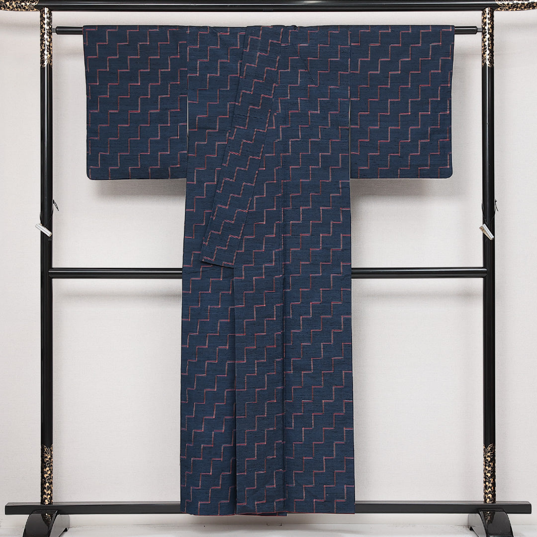 真綿紬 袷 身丈153cm 裄丈62cm 正絹 Aランク カジュアル 広衿 Sサイズ 幾何学柄 紺系 HP 1223-13965