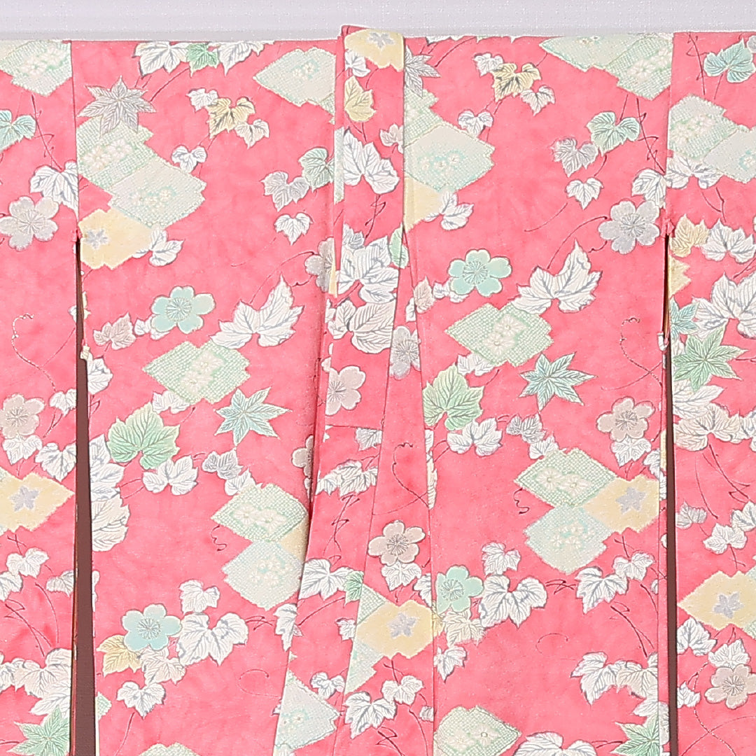 小振袖 身丈150cm 裄丈60.5cm Aランク 正絹 袷 バチ衿 S 桜 セミフォーマル 古典的 可愛らしい ピンク系 1213-F0468
