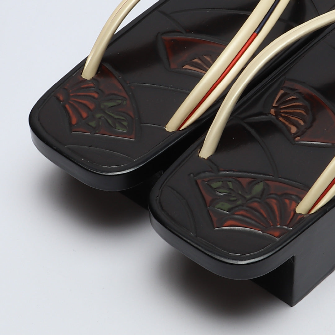 夏物 下駄 カジュアル 木製 Sランク 外箱付き 和装小物 黒系 クリーム系 1244-00655