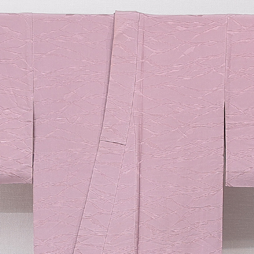 色無地 袷 身丈157cm 裄丈63cm 正絹 Bランク Mサイズ バチ衿 一つ紋（三つ割桔梗） セミフォーマル 紋意匠 創作柄 織り出し ピンク系 1214-15648