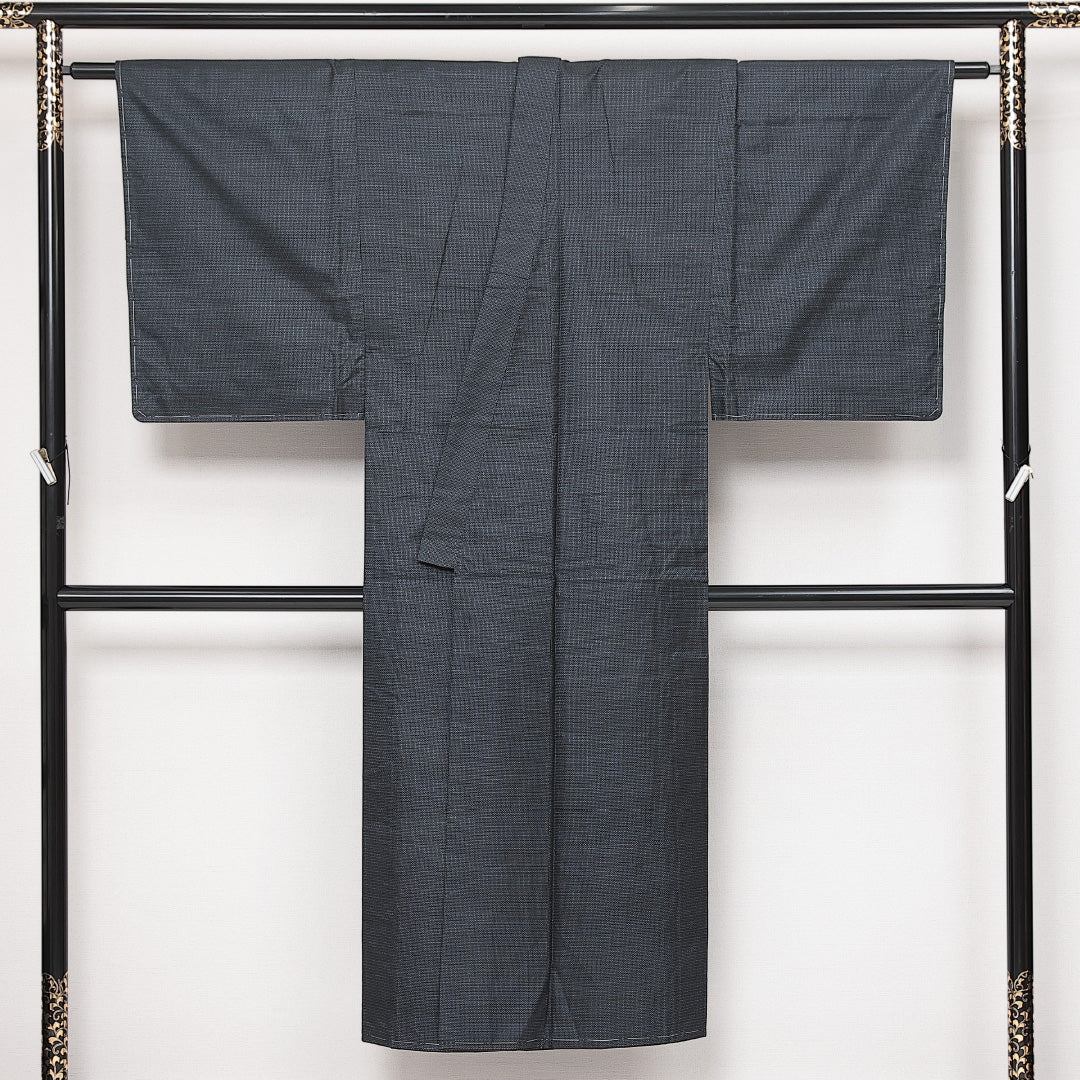 男着物 (大島紬) 袷 身丈143cm 裄丈67cm 正絹 Sランク インフォーマル 棒衿 Mサイズ 経緯絣 亀甲絣 紺系 RP 1224-13955