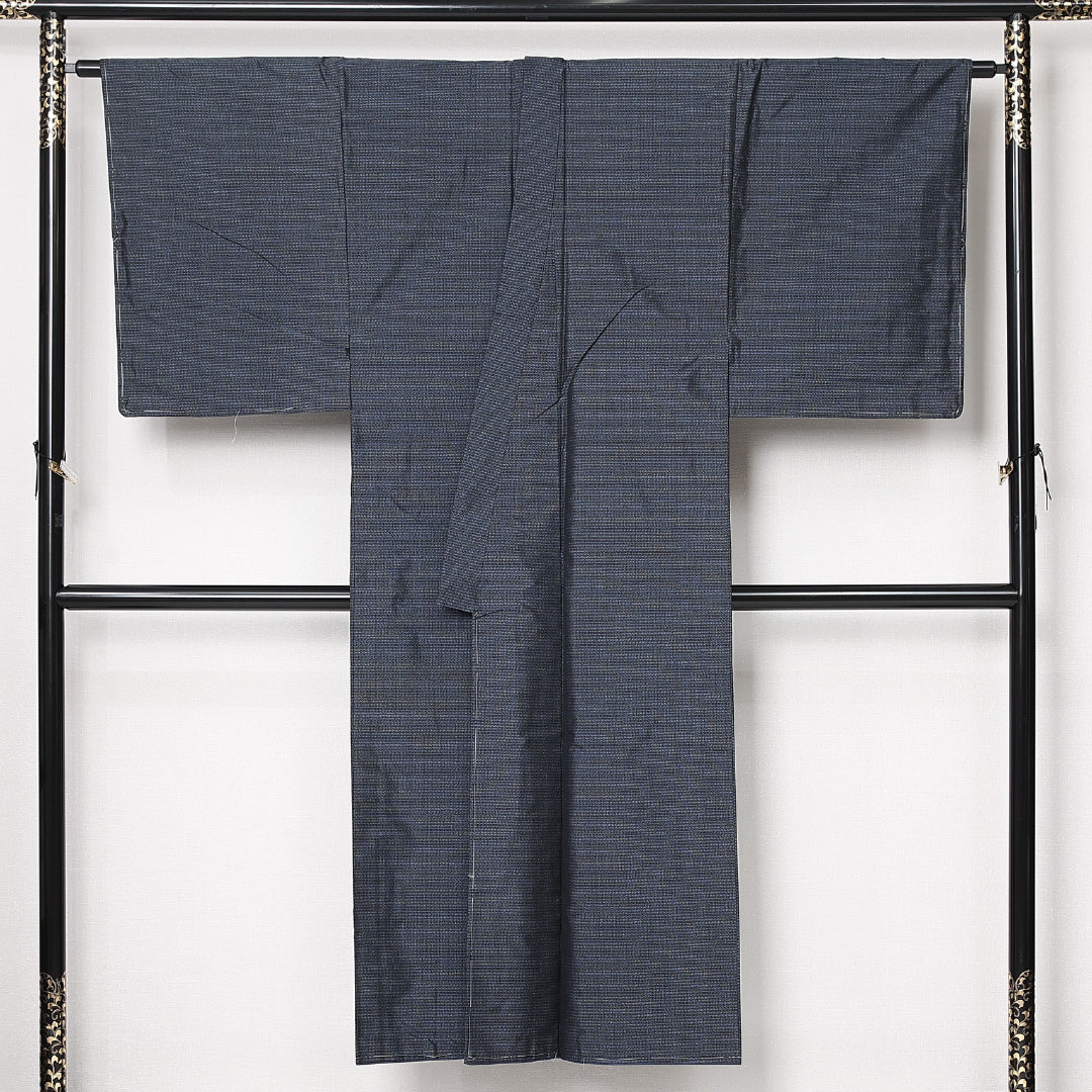 未使用品 男着物 (大島紬) 袷 身丈146cm 裄丈67cm 正絹 Nランク インフォーマル 棒衿 Lサイズ しつけ糸 無地 紺系 RP 1224-13008