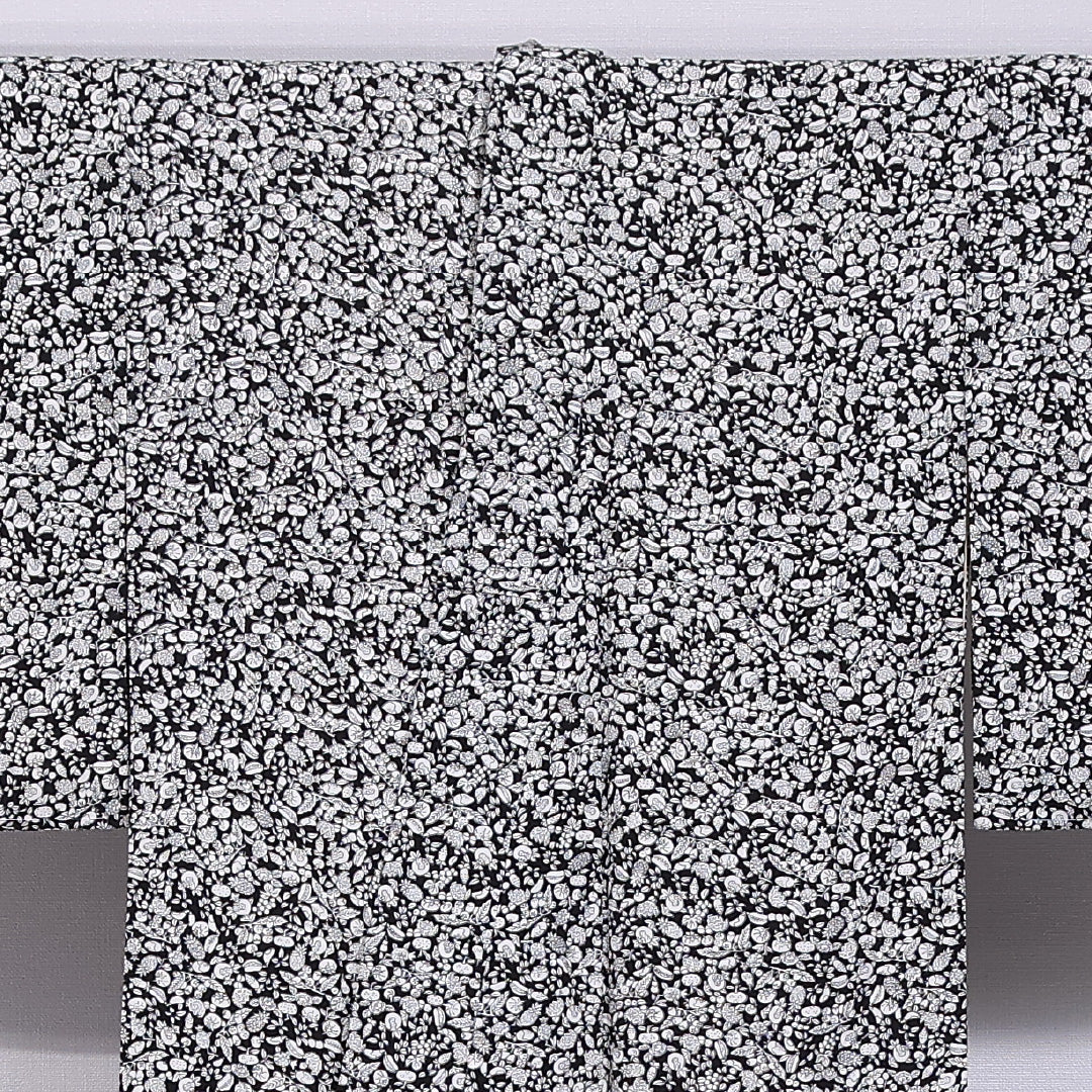 小紋 袷 身丈149cm 裄丈60cm 正絹 Aランク インフォーマル バチ衿 XSサイズ 野菜 黒系 RP 1221-11829