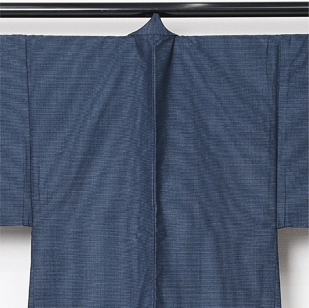 洗える着物 ウールの羽織 男性用 単衣 身丈93cm 裄丈34cm ウール Sランク カジュアル XSサイズ 肩当て 紐あり 亀甲絣 紺系 RP 1235-13053