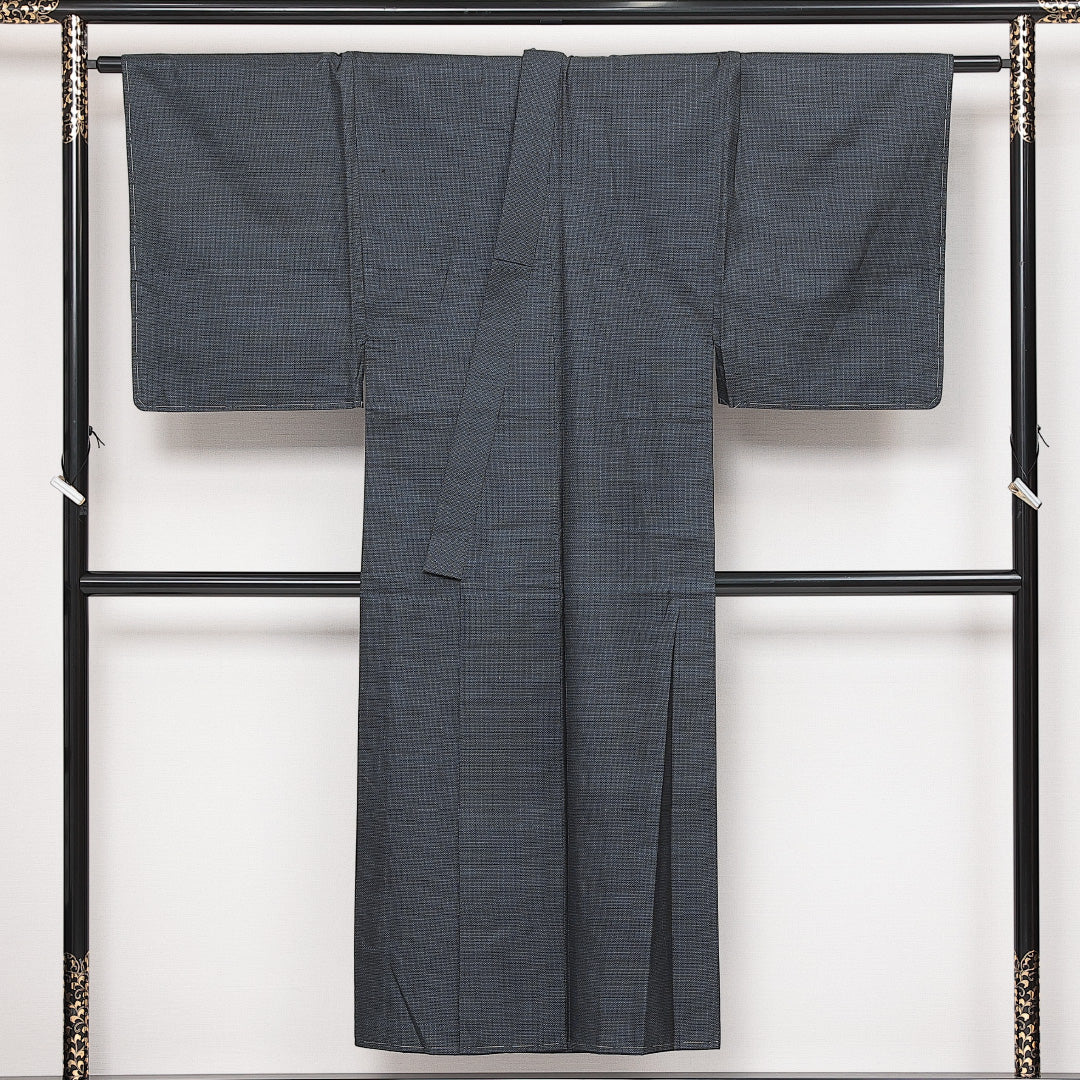 男着物 (大島紬) 袷 身丈147cm 裄丈68cm 正絹 Sランク インフォーマル 棒衿 Lサイズ 経緯絣 亀甲絣 紺系 RP 1224-13959