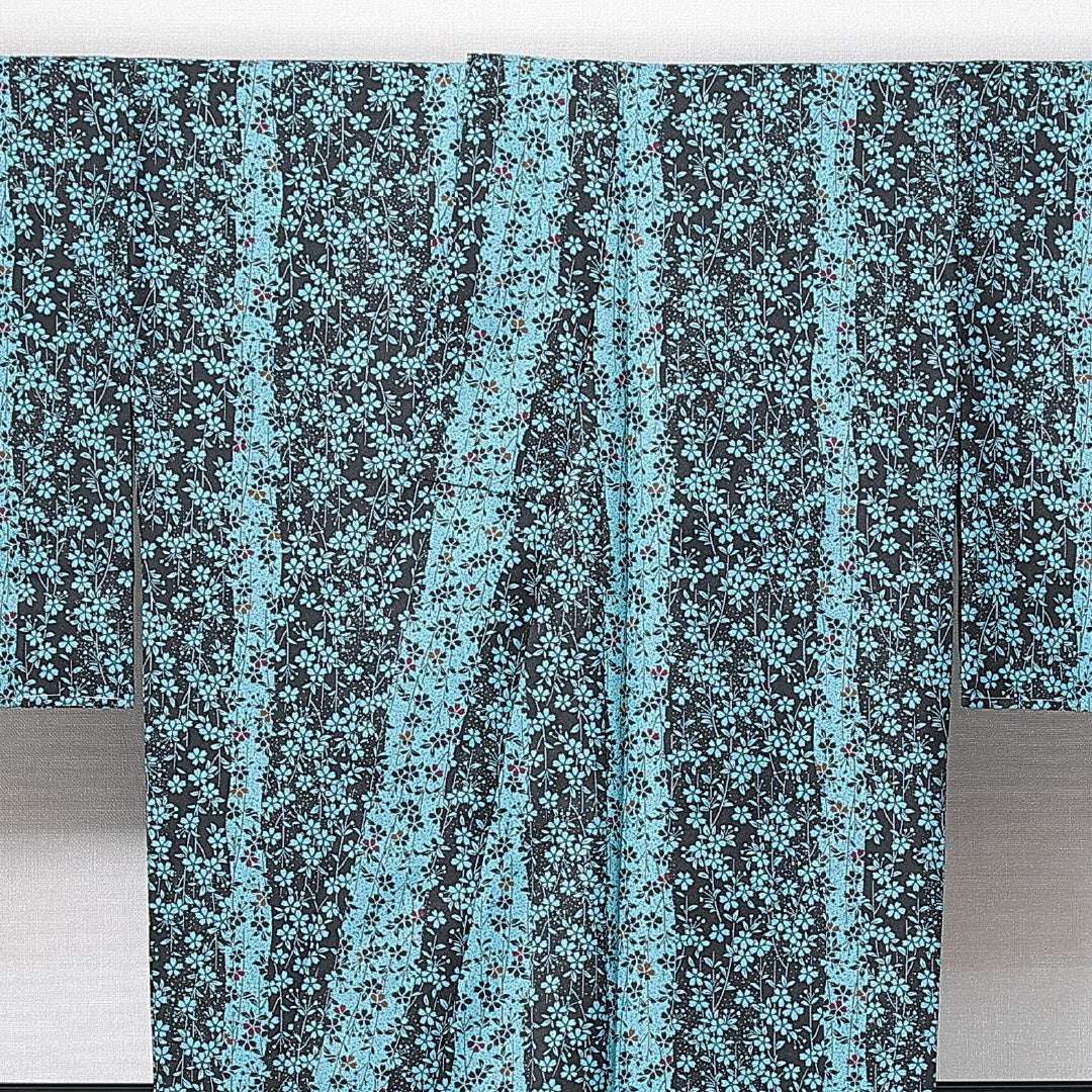未使用品 洗える着物 小紋 袷 身丈165cm 裄丈67cm ポリエステル Nランク インフォーマル 広衿 XLサイズ しつけ糸 縞 桜 黒系 RP 1221-14914