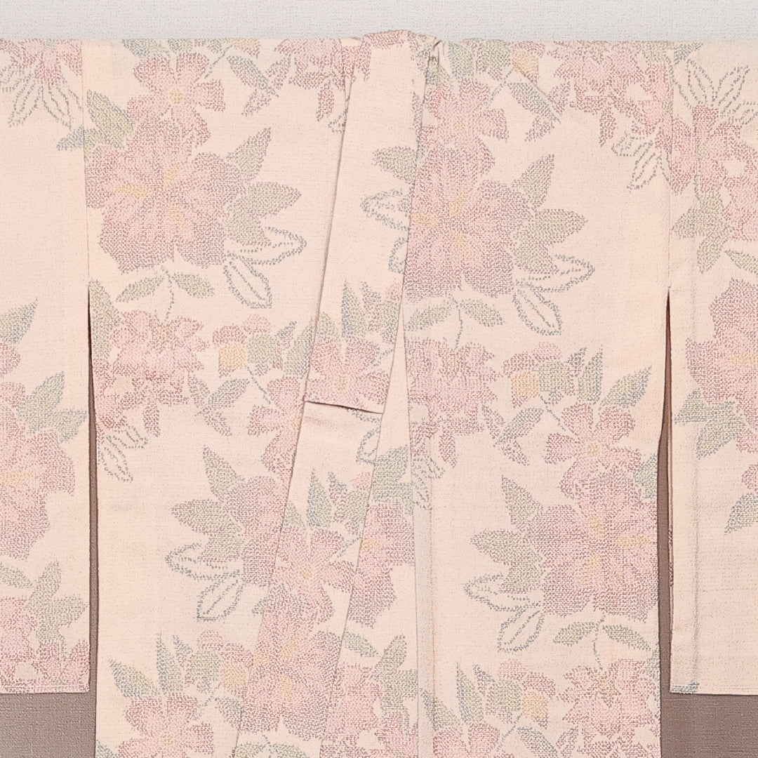 未使用品 紬 単衣 身丈161cm 裄丈62cm 正絹 Sランク カジュアル バチ衿 Lサイズ 織り出し しつけ糸 花柄 ピンク系 RP 1223-14317