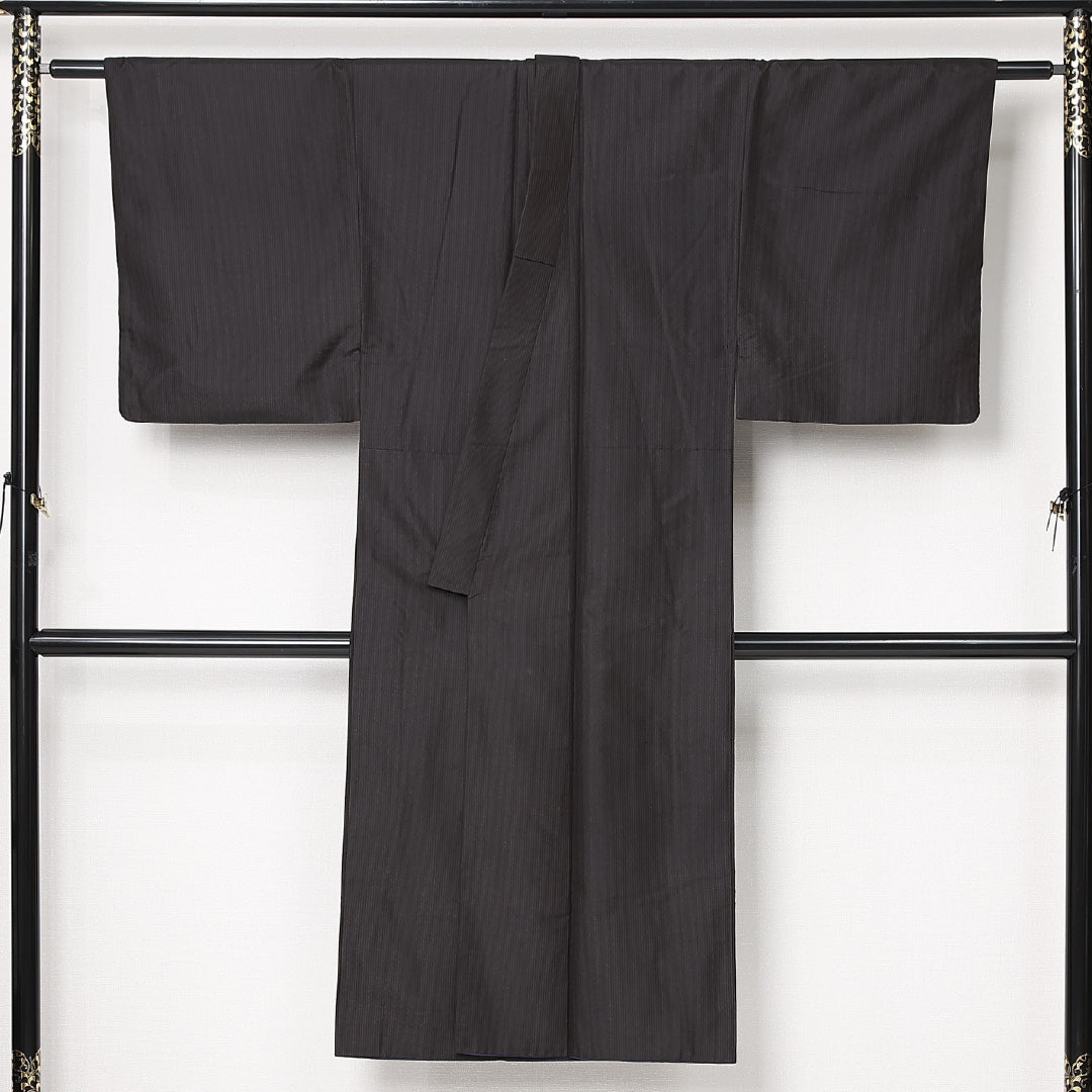 男着物 袷 身丈134cm 裄丈64cm 正絹 Sランク カジュアル 棒衿 XSサイズ 縞 黒系 RP 1224-13031
