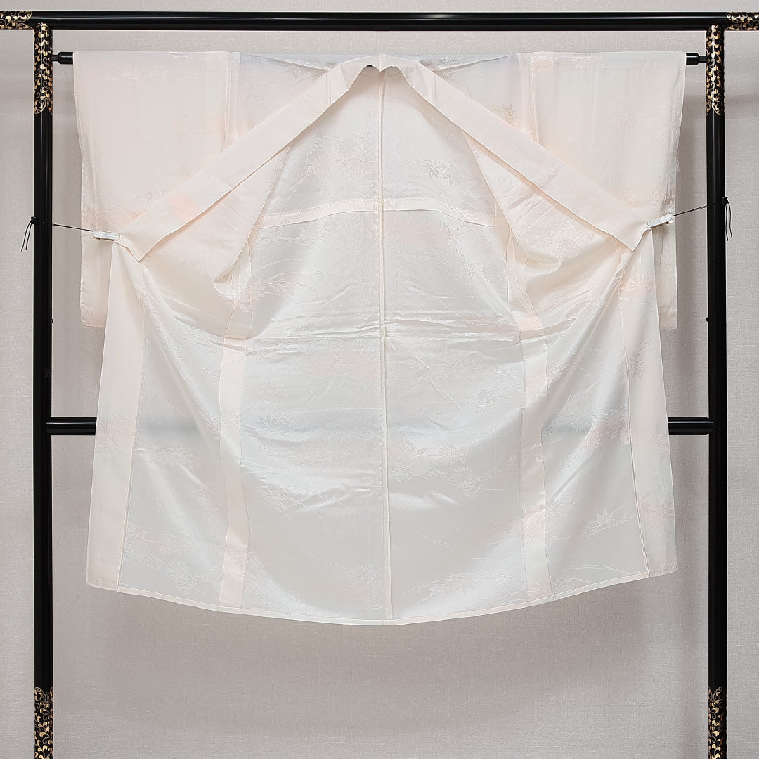 未使用品 長襦袢 無双袖 身丈127cm 裄丈64cm ポリエステル 洗える着物 Aランク Mサイズ 紋意匠 しつけ糸 菊 上品 しとやか ピンク系 HP 1239-14526