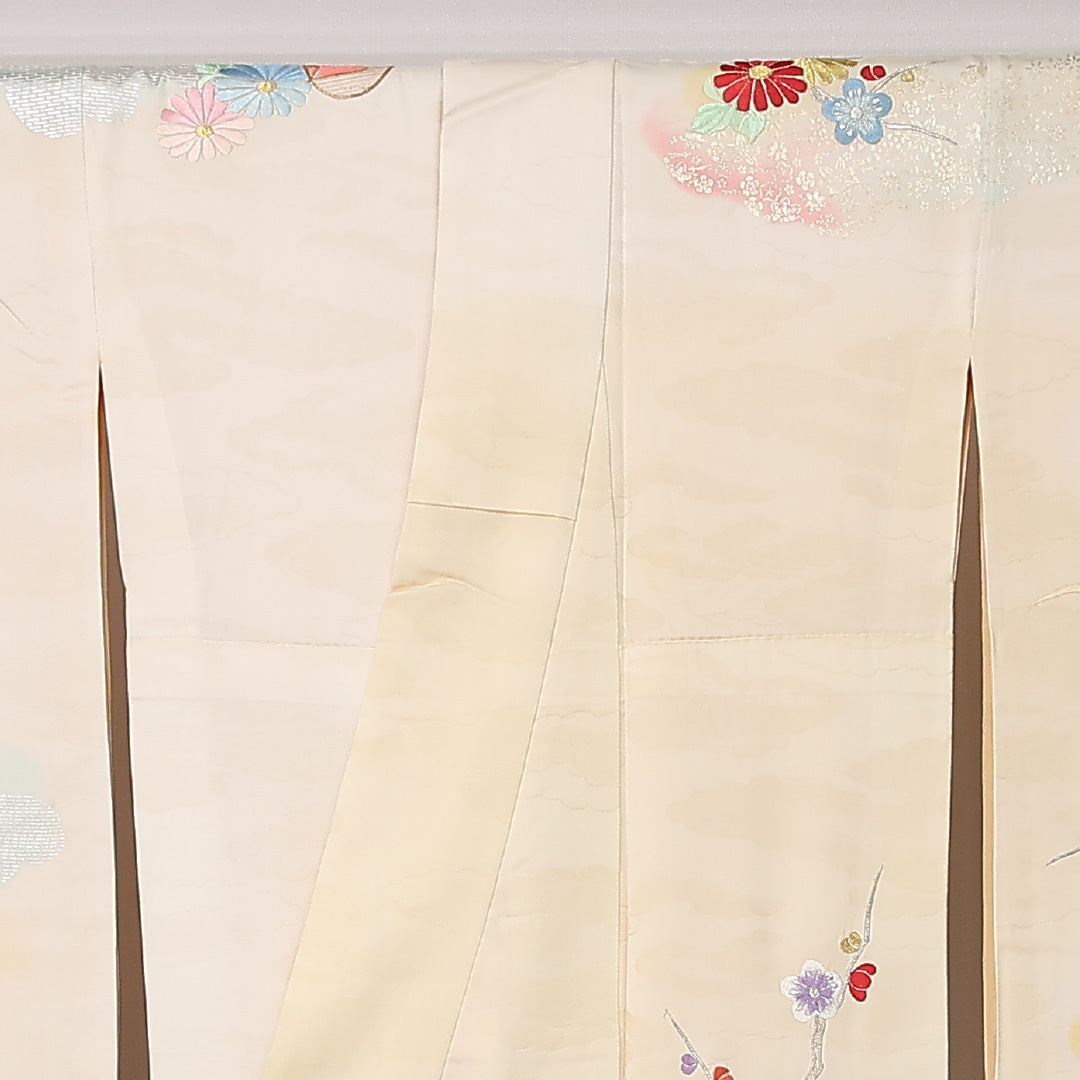 振袖 身丈154cm 裄丈67.5cm Aランク 袷 正絹 M 広衿 刺繍 金駒刺繍 菊 梅 花柄 クリーム系 1213-F0443