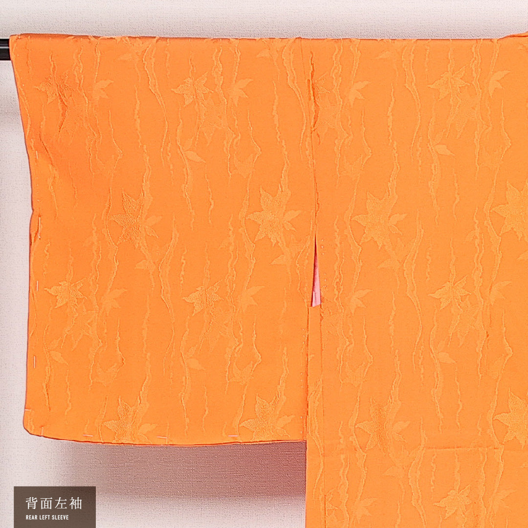 未使用品 洗える着物 羽織 袷 身丈77cm 裄丈63cm ポリエステル Nランク 紋意匠 (紅葉) カジュアル Sサイズ 紐あり しつけ糸 朱系 RP 1232-13688