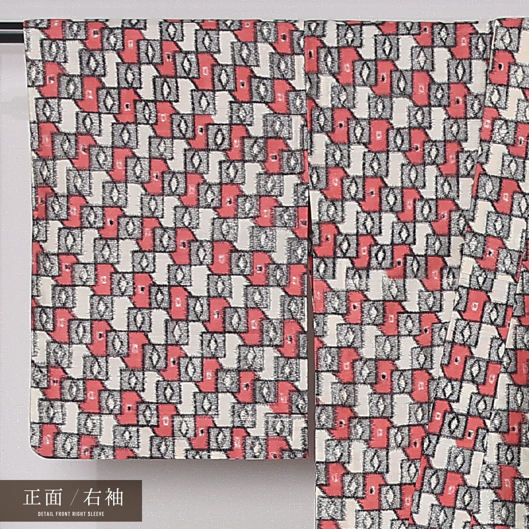 アンティーク 銘仙の着物 単衣 身丈155cm 裄丈64cm 正絹 Aランク バチ衿 Mサイズ 幾何学柄 クリーム系 M4 1223-12491