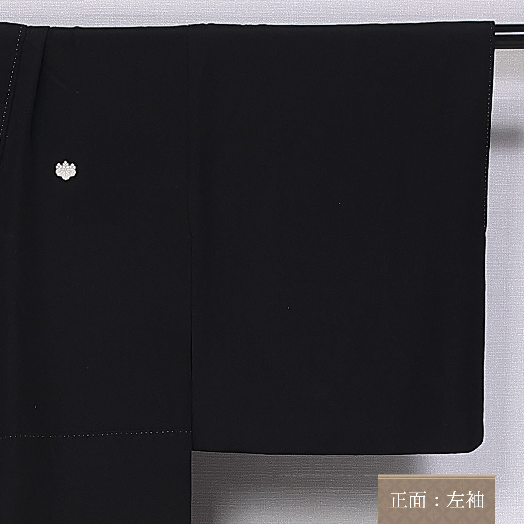 黒留袖 五つ紋 五三桐 身丈148cm 裄丈60.5cm Aランク 正絹 袷 比翼 広衿 XS 鶴 吉祥文様 松 フォーマル 黒系 1211-F0300