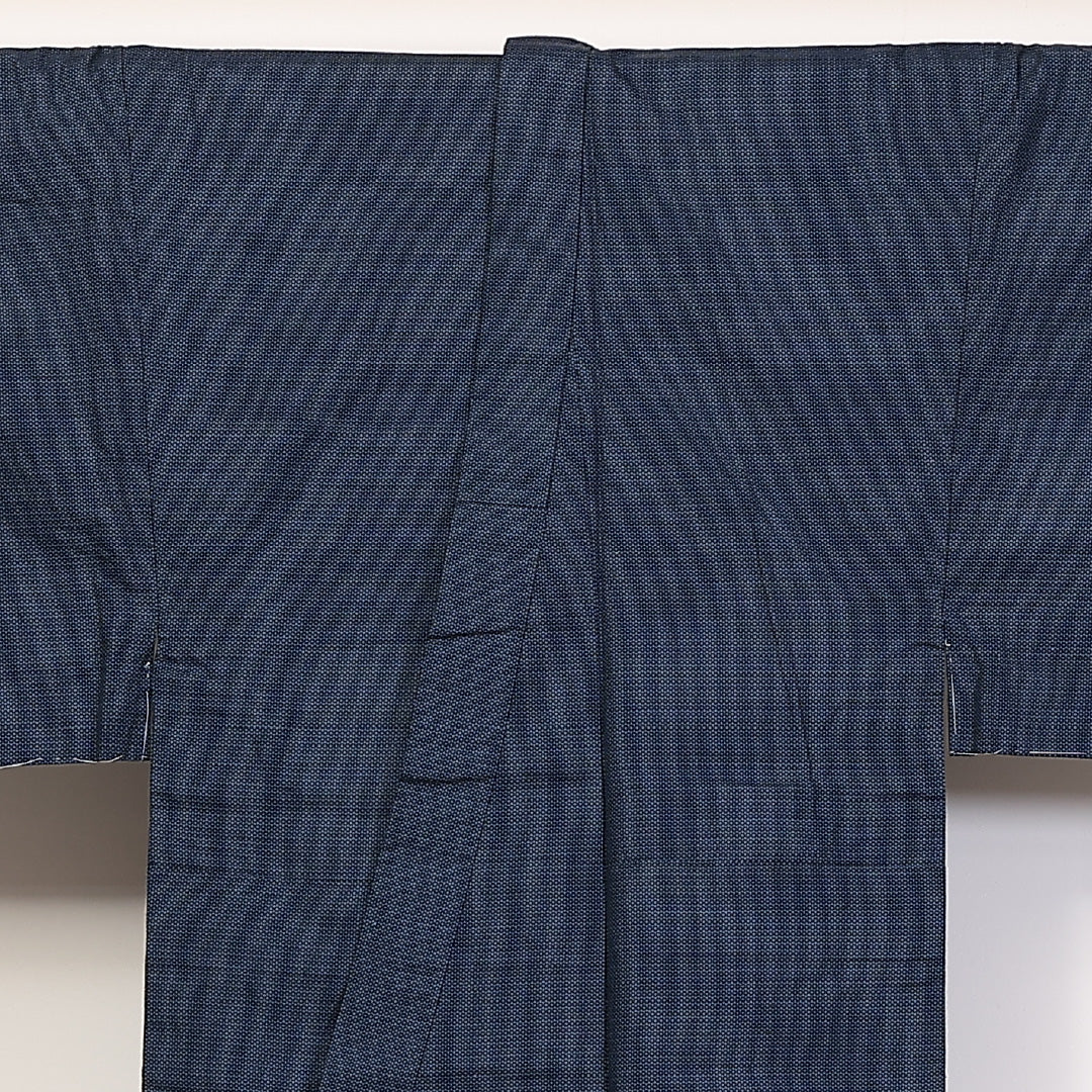 男着物 (大島紬) 袷 身丈142cm 裄丈69cm 正絹 Sランク インフォーマル 棒衿 Mサイズ しつけ糸 亀甲 青系 RP 1224-06237