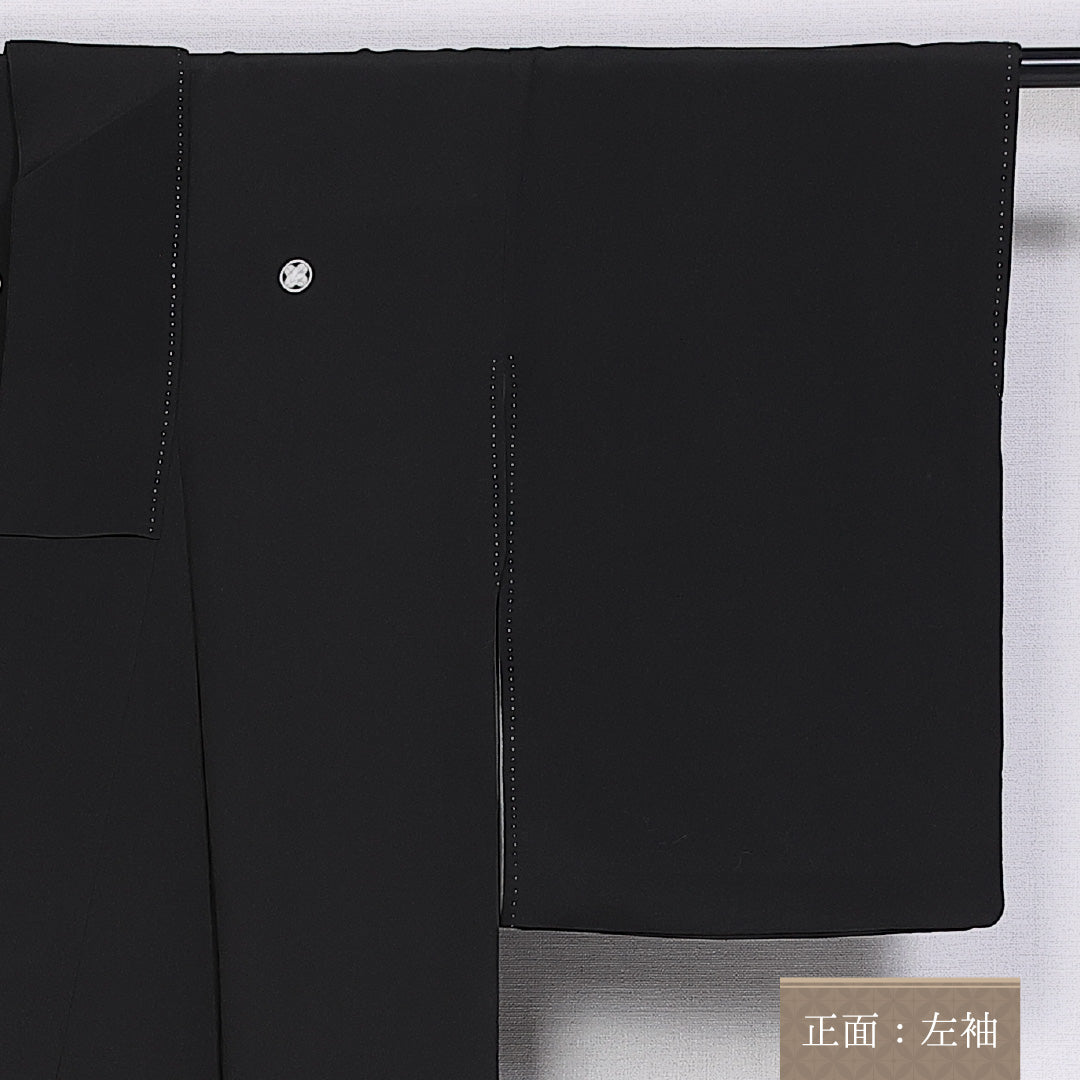 アンティーク 黒留袖 五つ紋 丸に違い鷹の羽 身丈149cm 裄丈63cm Aランク 正絹 袷 広衿 XS 金駒刺繍 金箔 牡丹 笹 金糸 黒系 1211-F0310