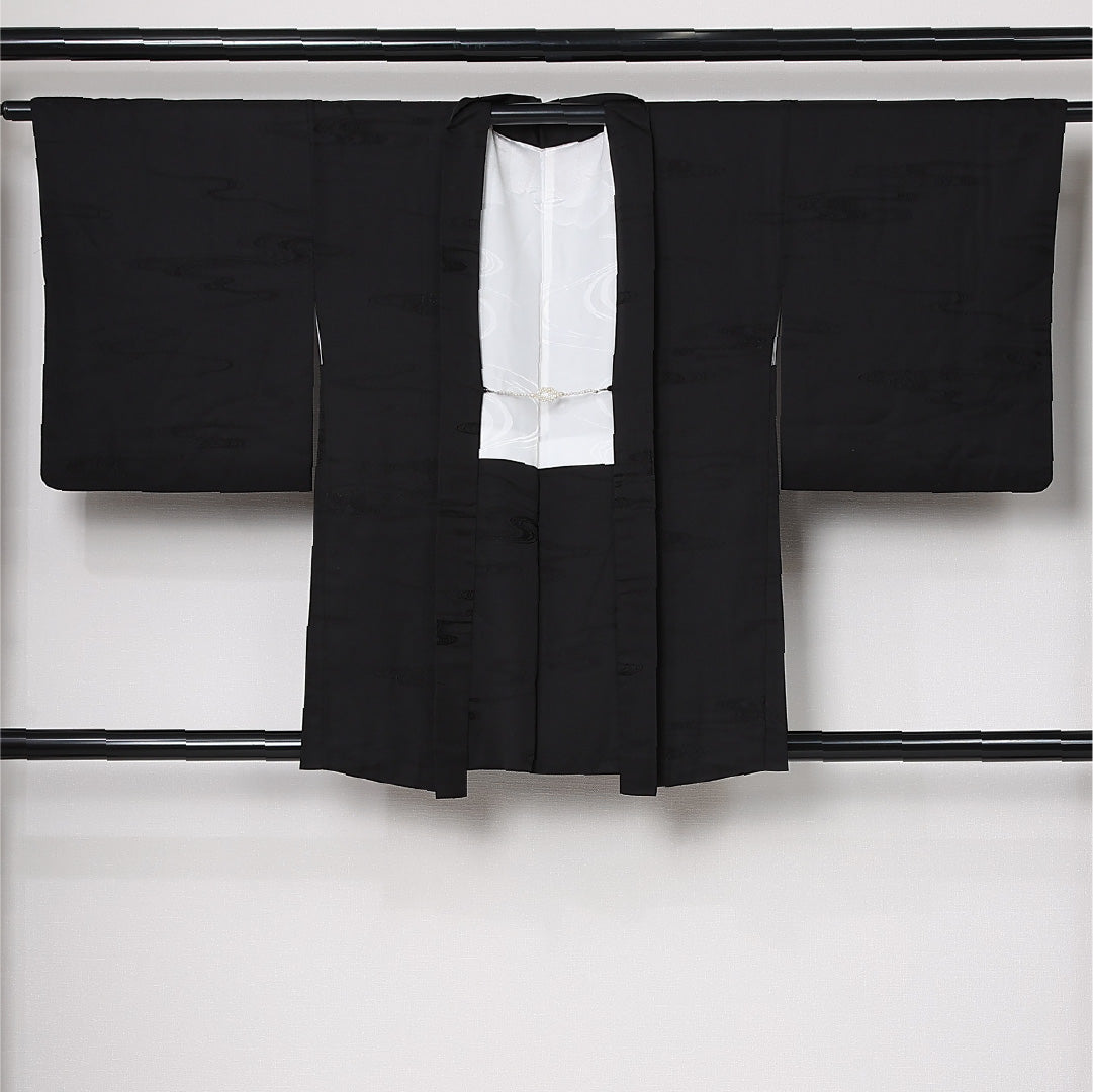 洗える着物 黒羽織 袷 身丈82cm 裄丈64cm ポリエステル Aランク 一つ紋 (五三桐) セミフォーマル Mサイズ 紐あり 流水 黒系 RP 1233-12745