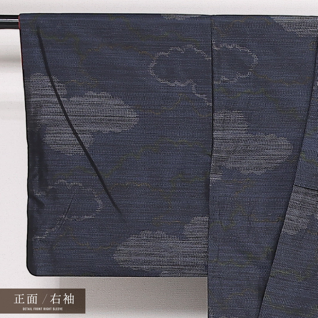 本場大島紬 袷 身丈152cm 裄丈61cm 正絹 Aランク インフォーマル 広衿 Sサイズ 緯総絣 証紙 雲取り 紺系 M4 1223-13508
