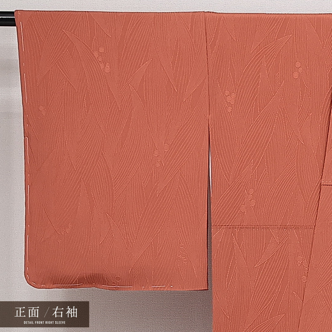 未使用品 色無地 袷 身丈156cm 裄丈64cm 正絹 Nランク 一つ紋 (向かい蝶) 紋意匠 (植物柄) セミフォーマル 広衿 Mサイズ しつけ糸 朱系 M4 1219-14211