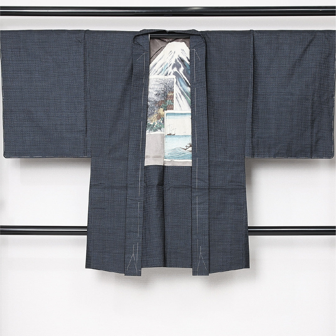 未使用品 羽織 男性用（大島紬） 紬地 袷 身丈93cm 裄丈35cm Nランク 正絹 XSサイズ インフォーマル 亀甲 紺系 シック 落ち着き 1219-13045