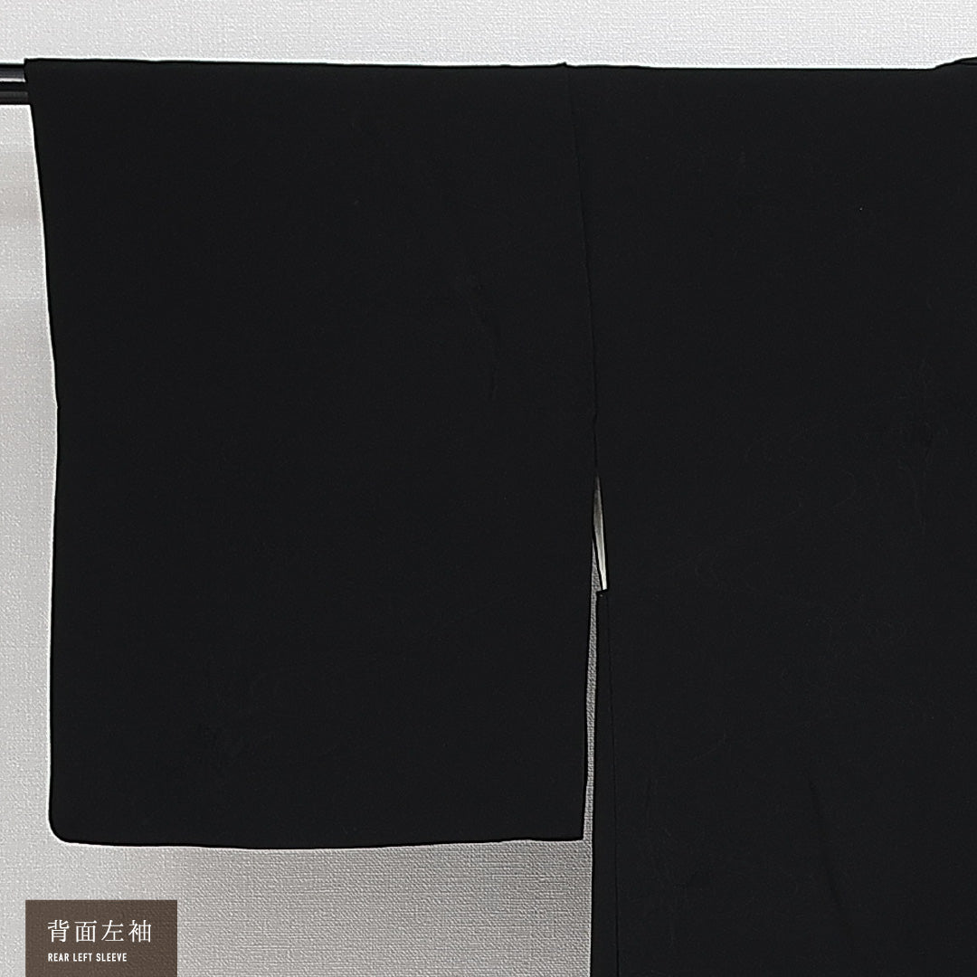 黒羽織 袷 身丈78cm 裄丈63cm 正絹 Aランク 一つ紋 (五三桐) 紋意匠 (花柄) セミフォーマル Sサイズ 紐あり 流水 花柄 無地 黒系 RP 1233-14626