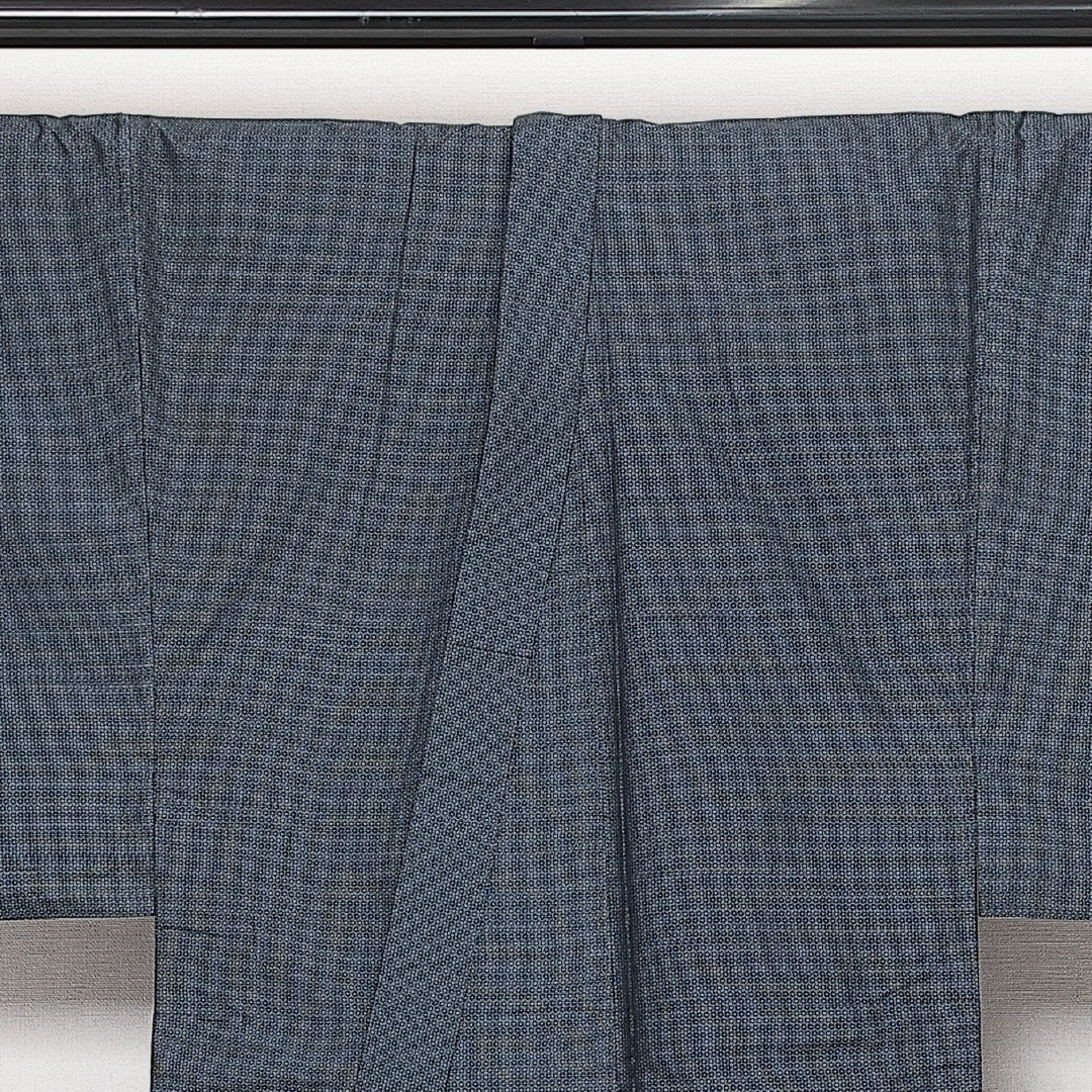 男着物 (大島紬) 袷 身丈142cm 裄丈68cm 正絹 Sランク インフォーマル 棒衿 Mサイズ 経緯絣 亀甲絣 紺系 RP 1224-13956