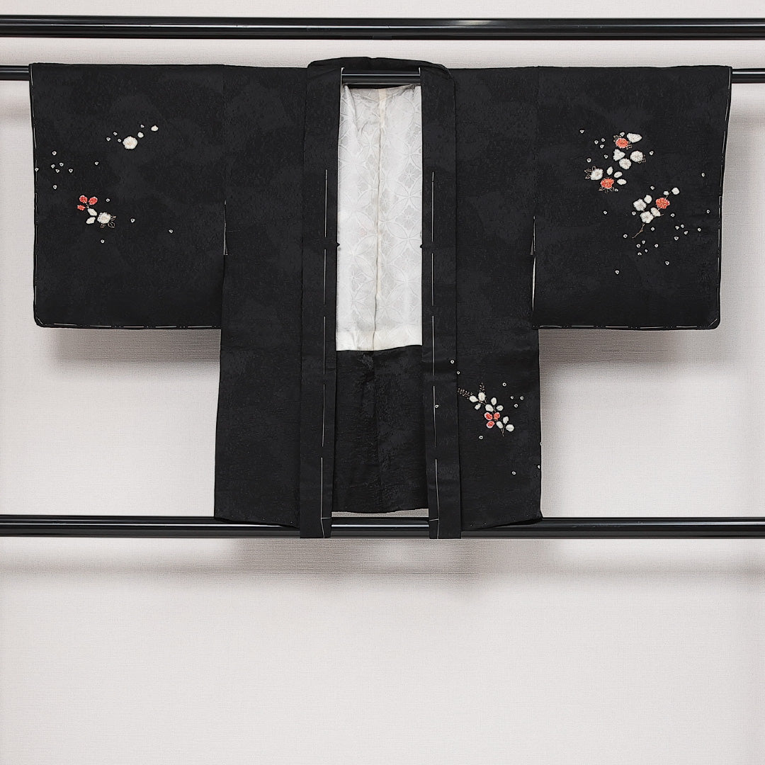 未使用品 絵羽羽織 袷 身丈77cm 裄丈62cm 正絹 Nランク インフォーマル Sサイズ 金彩 しつけ糸 花柄 黒系 RP 1234-13783
